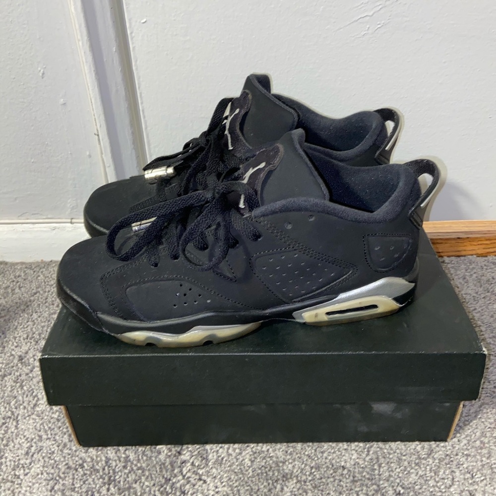 Black Jordan 6’s